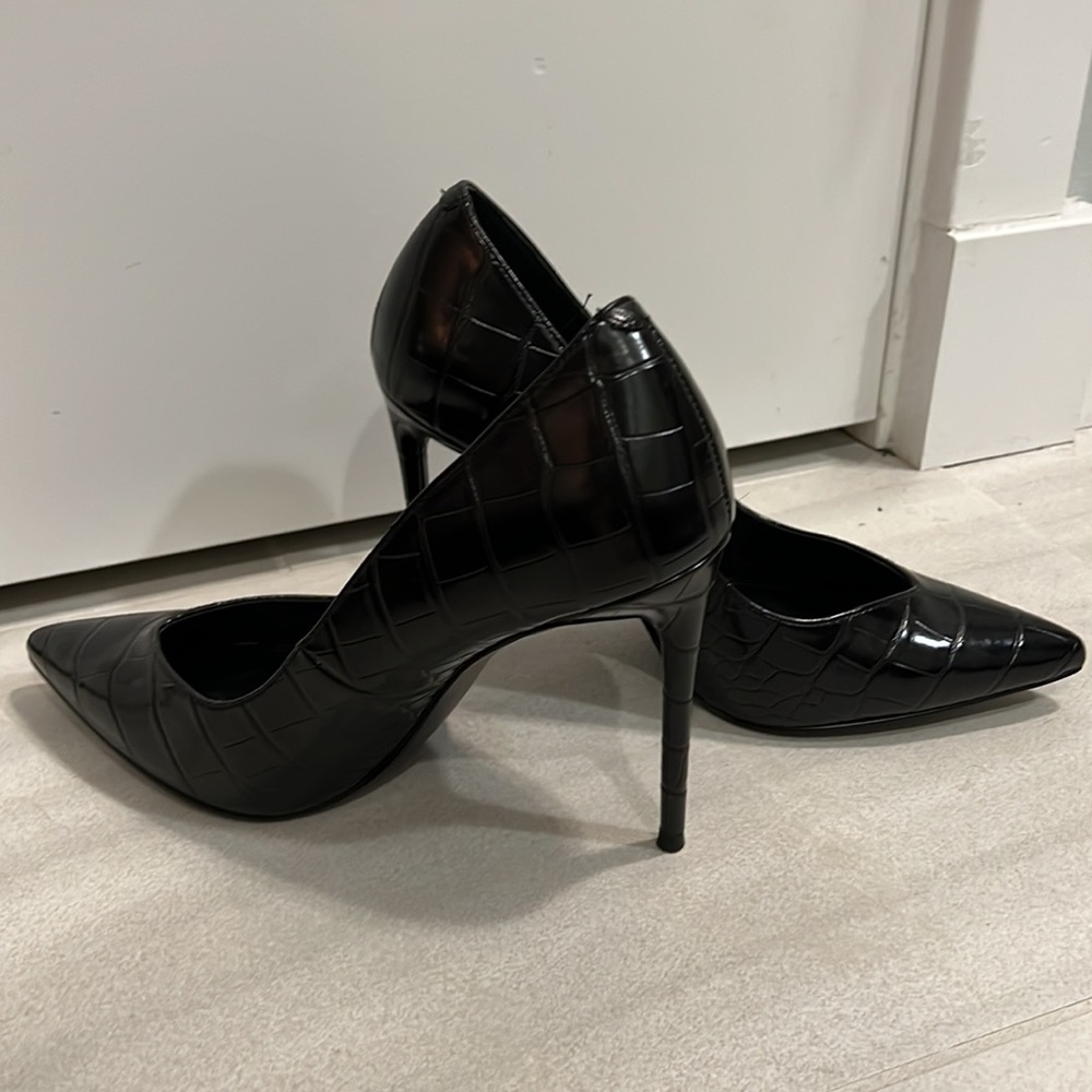 Steve Madden x Winnie Harlow black pumps